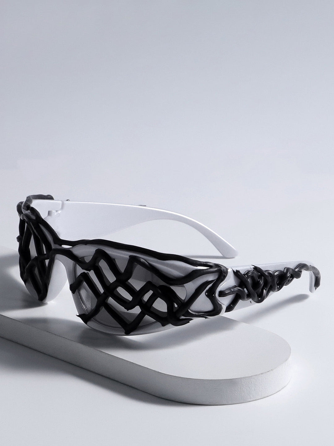 Futuristic Wavy Frame Sunglasses