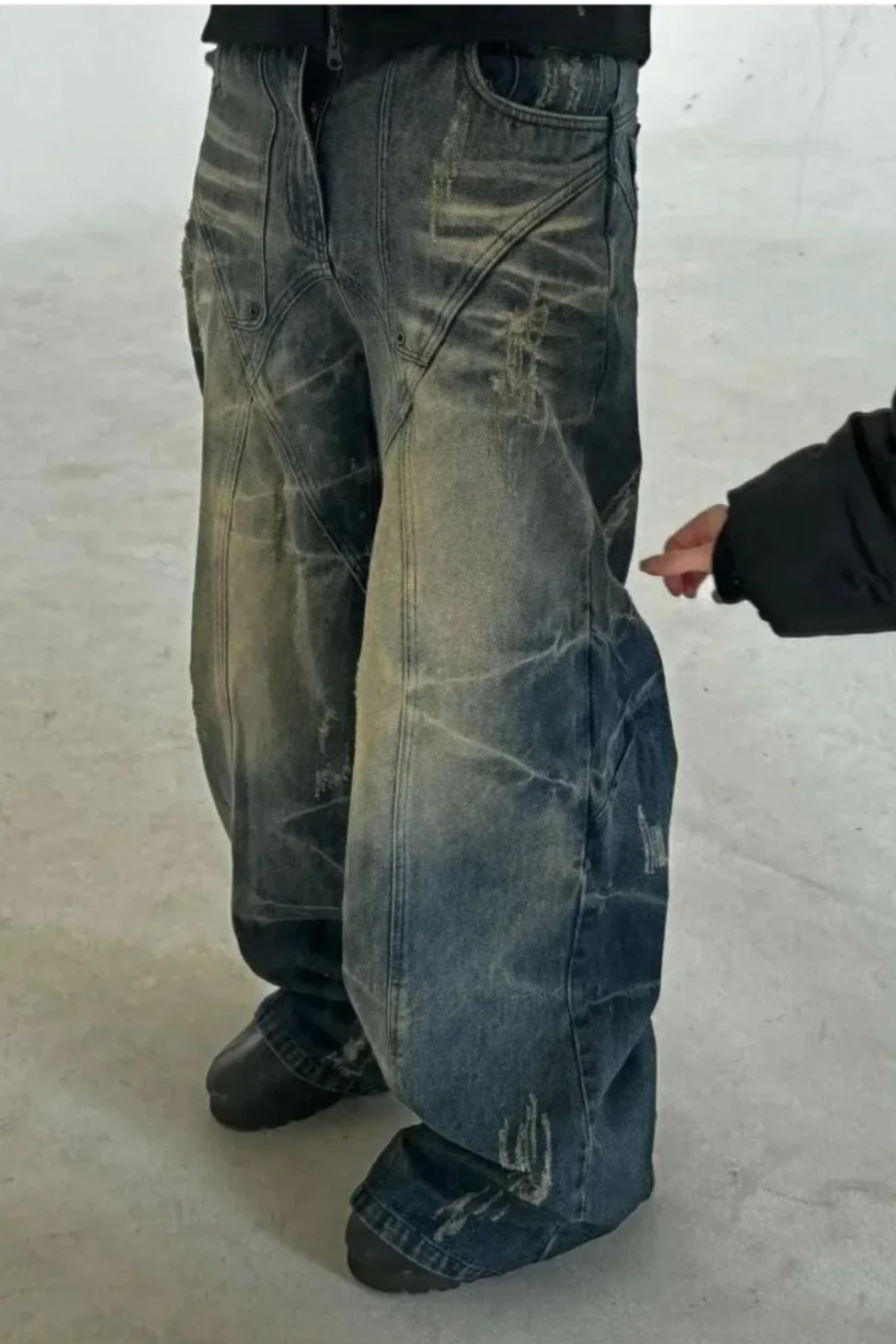 'Graphic Lining' Baggy Jeans